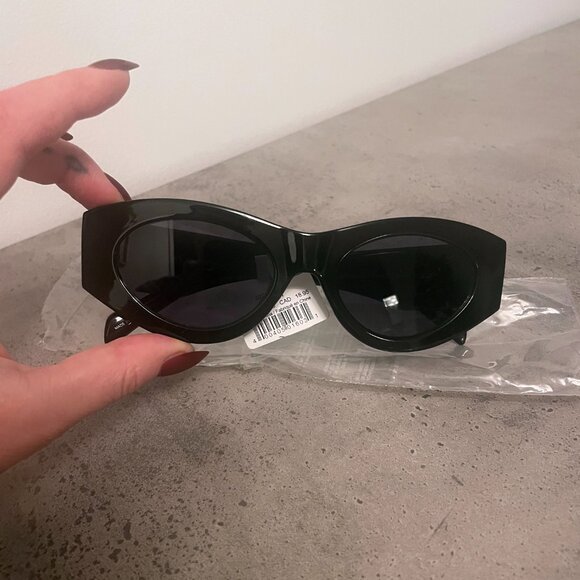 Black Sunglasses BNWT - Picture 3 of 3